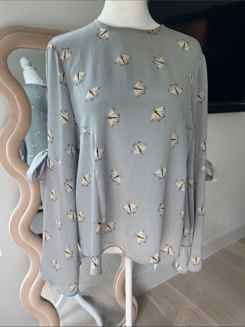 Topshop Butterfly Print Long-Sleeve Blouse in Light Gray/Blue